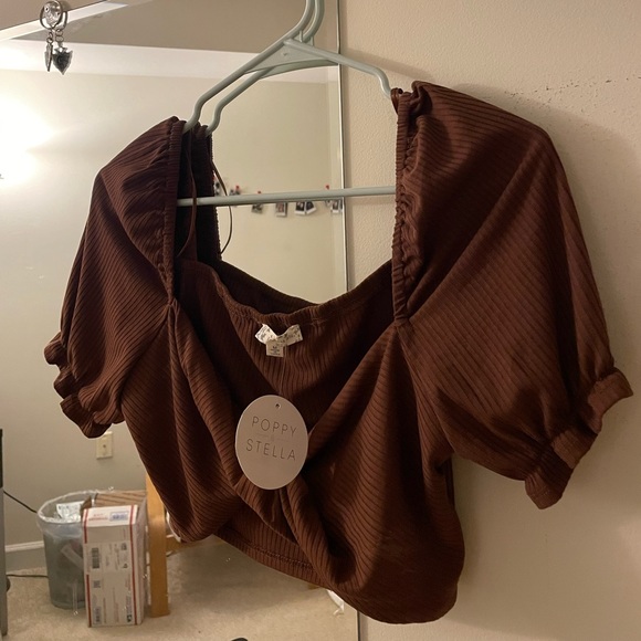 Poppy & Stella Twist Front Top - Picture 1 of 2